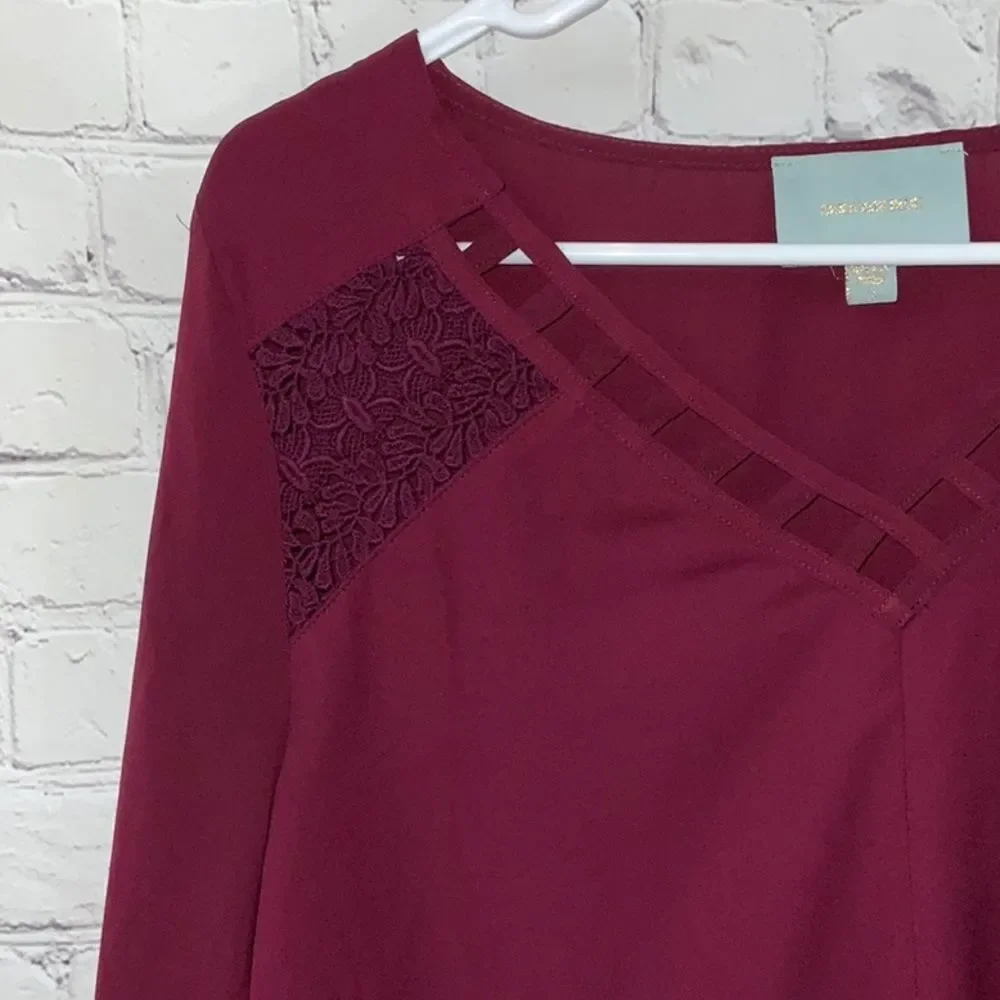 Skies Are Blue Bell Sleeve Blouse Small Burgundy Crochet Lace V-Neck Tie Top